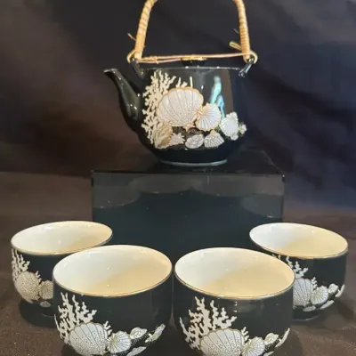 Vintage Japanese Seashell Teapot And Cups Set