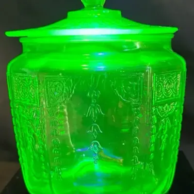 Vintage Anchor Hocking Princess Green Uranium Glass Cookie Jar With Lid