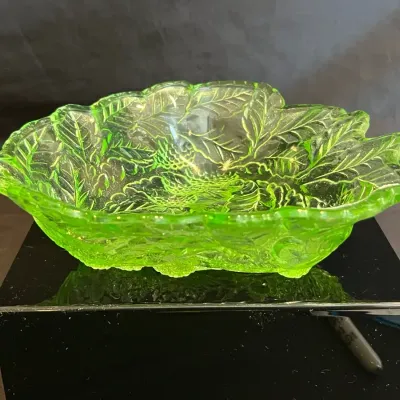 Uranium Indiana Green Loganberry And Leaves Candy Dish
