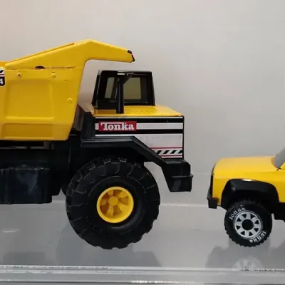 Tonka (2012) No. 354 Mighty Dump Truck & Tow Truck