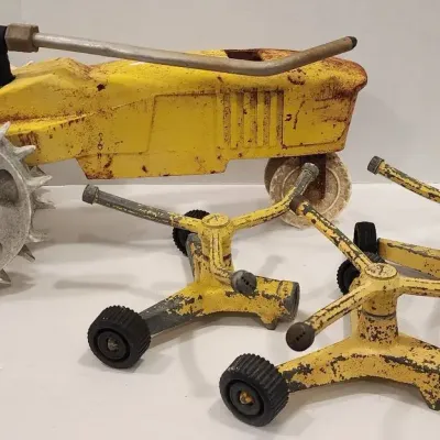 Nelson Rain Train Cast Iron Tractor Traveling Lawn Sprinkler & Rotating Spray Arms