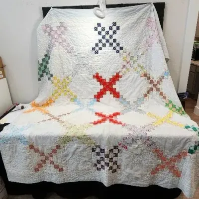 Vintage 78" x 80" Small Blocks/Chain Pattern Quilt