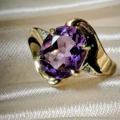 10K Amethyst & Diamond Ring (Sz. 9) in yellow gold