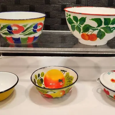 (4) Enameled Metal Bowls & Lidded Dish w/Handles