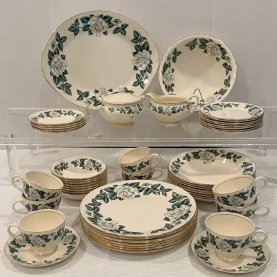 Homer Laughlin Eggshell Nautilus White Rose Service For 8