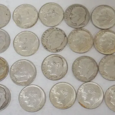 Sale Photo Thumbnail #79: 1079	GROUP OF 20 1964 & EARLIER ROOSEVELT DIMES																																																																																																																																																																																																																