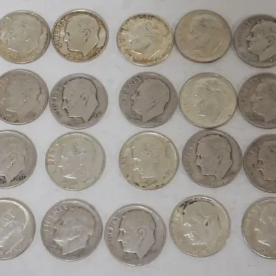 Sale Photo Thumbnail #75: 1075	GROUP OF 20 1964 & EARLIER ROOSEVELT DIMES																																																																																																																																																																																																																