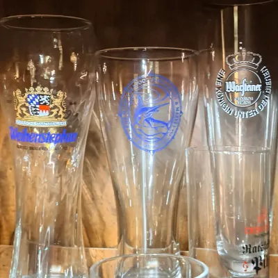 Sale Photo Thumbnail #224: Collection of assorted promotional beer and glassware, featuring logos including Weihenstephan and Warsteiner.