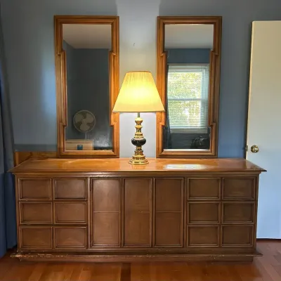 MCM Thomasville Dresser And Lamp