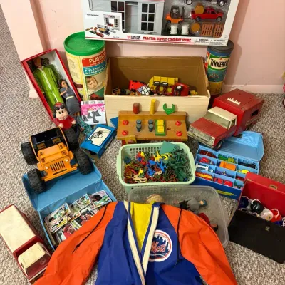 Large Vintage Toys & Sports Collection: Tonka Trucks, Playskool Workbench, Sports Cards & Helmets