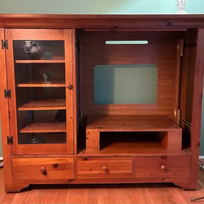 Broyhill Entertainment Hutch