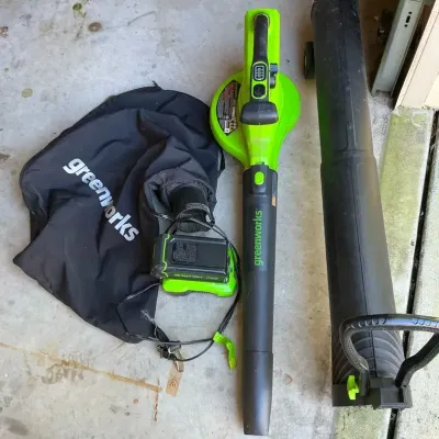 Green works Brushless 40v Blower With Battery And Attachments 