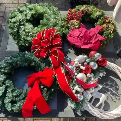 Green And White Holiday Wreaths 