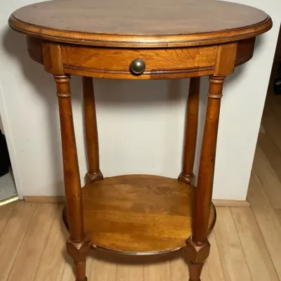 Small Oval End Table (17 x 21 x 28)