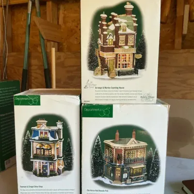 Dept 56 teaman & crupp, The Horse And Hound Pub, Scrooge And Marley House 