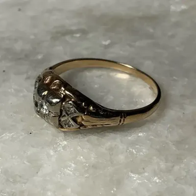 14k Gold Diamond Ring (Size 6.25) (1.58 Grams)