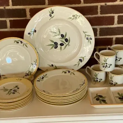 Studio Nova Olive Branch Mediterranean Dishes 