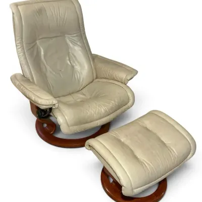 Ekornes Stressless “Royal” Leather Lounge Chair & Ottoman (26 x 34 x 48)