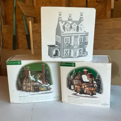 Dept 56 Abington Lock side Inn, Wingham Lane Parrot Seller, Dursley Manor 