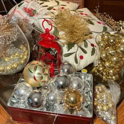 Christmas Decor & Ornaments (B31)