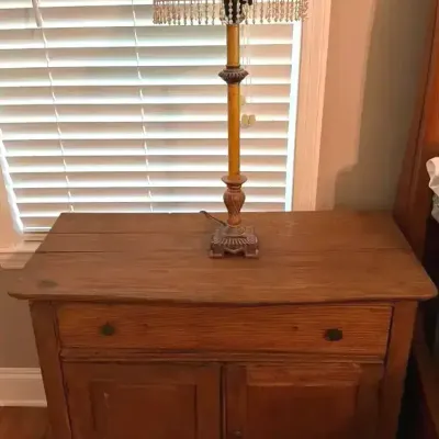 Oak Wood Nightstand Cabinet With Drawer, Storage Doors and Decorative Table Lamp