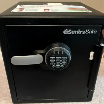 SentrySafe Electronic Keypad Security Safe with Working Code (2 of 2)