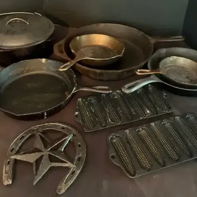 Cast Iron Skillets, Dutch Oven, Cornbread Pans & Horseshoe Trivet Collection