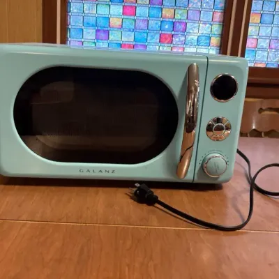 Galanz 1100w Retro Countertop Microwave 