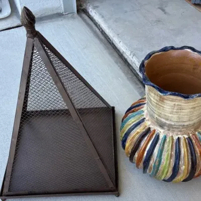 Metal Wire decor & Funky Pot