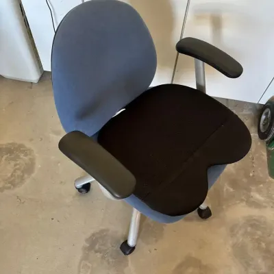 Office Blue Rolling Chair 