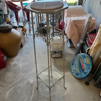 Metal Wire Plant Stand Sturdy With Glass Inserts
