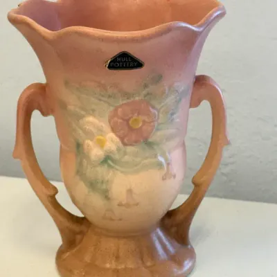 Vintage Hull Pottery Pink Wildflower Double-Handled Vase with Original Label – Scalloped Rim