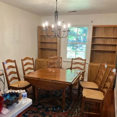 Round Dining Table w/Drop Leaves + 6 Chairs 