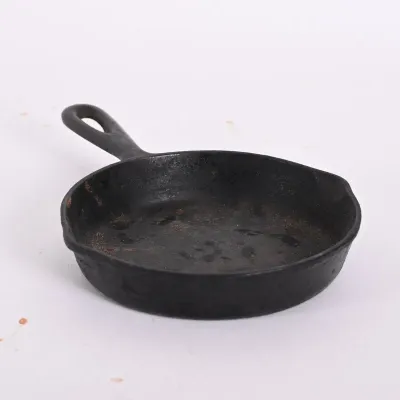Sale Photo Thumbnail #91: Small Cast Iron Skillet