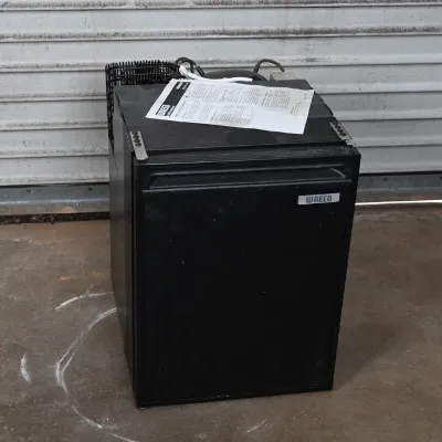 Sale Photo Thumbnail #254: Compact 12V Vehicle Mini Fridge