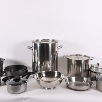 Sale Photo Thumbnail #190: Stainless Stockpots, Pans & Colanders