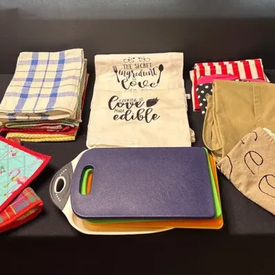 Kitchen Linens and Accessories
