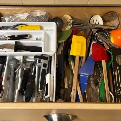 Assorted Kitchen Utensils 