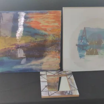 Eye Catching Art And A Distinctive Mirror