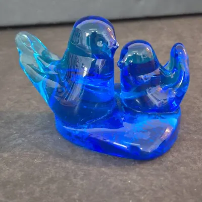 Sale Photo Thumbnail #25: Signed (Leo Ward) Vintage 1995 Terra Glass Blue Birds of Happiness "Mother & Baby on Heart"