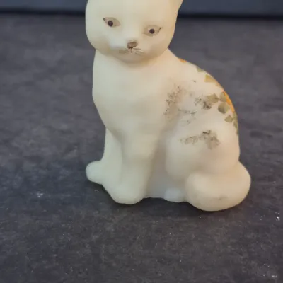Sale Photo Thumbnail #27: 1975-1981 Signed (Kathy Boley) Fenton "Daisies on Custard" Cat Figurine - 3¾" Tall