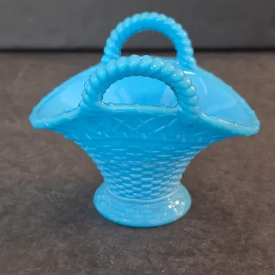 Sale Photo Thumbnail #4: Westmoreland "Blue Opaque" Basket - 3½" Tall