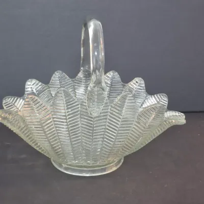 Sale Photo Thumbnail #51: 1990s L.E. Smith Glass Herringbone 14" Basket