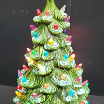 Vintage Light-up Christmas Tree (WH15)