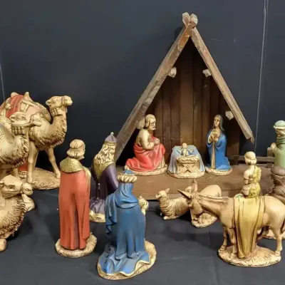 Vintage Nativity Set & Manger (WH3)