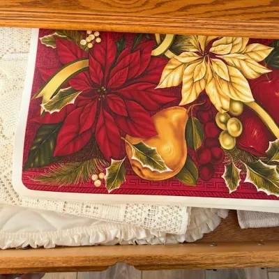 Assorted Holiday Table Linens, Christmas Placemats, Lace Doilies & Decorative Textiles