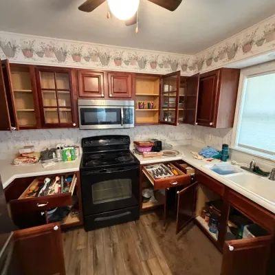 Large Kitchen-Related Contents Lot - Cookware, Utensils, Flatware, Small Appliances & More
