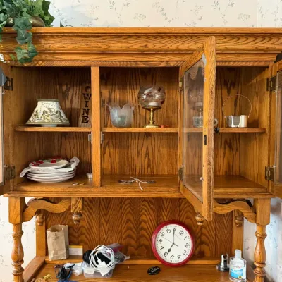 Assorted Household Decor, Holiday Decorations, Glassware, Dishes & Miscellaneous Contents