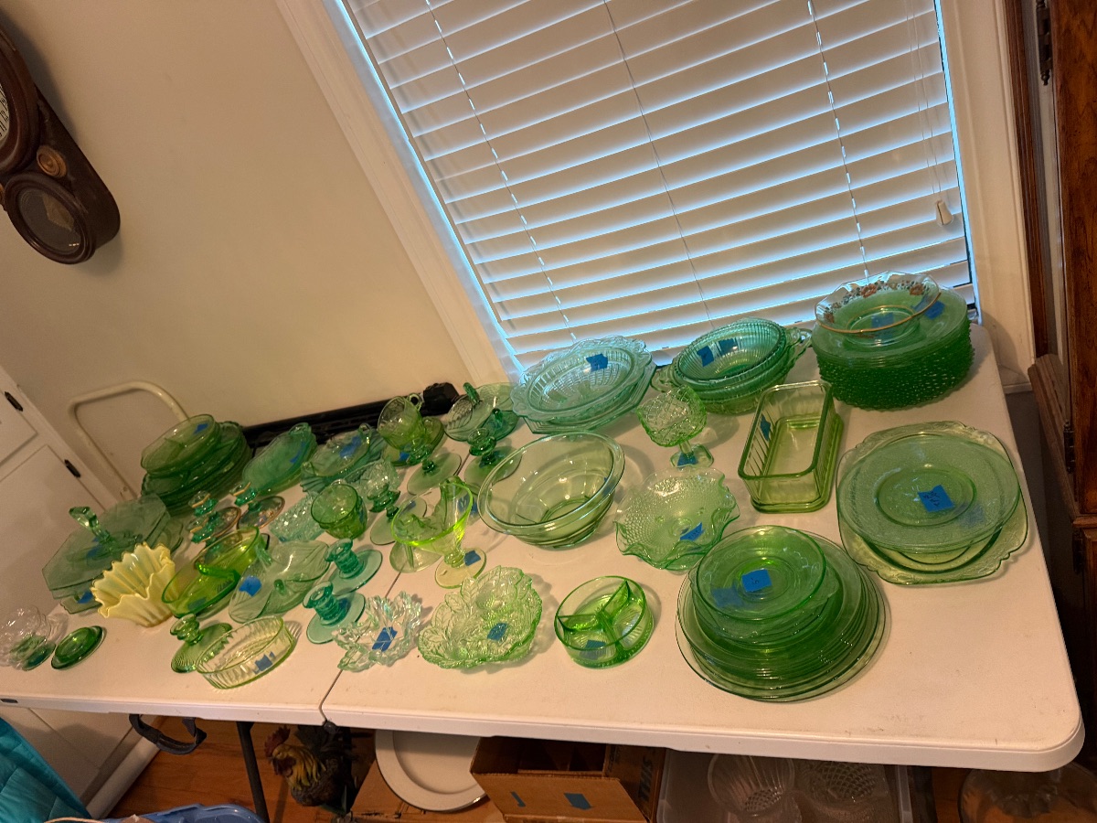 Table Display Two Fold Two Story Estate Sale | EstateSales.org