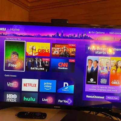 WORKING 32” Screen TV With Roku